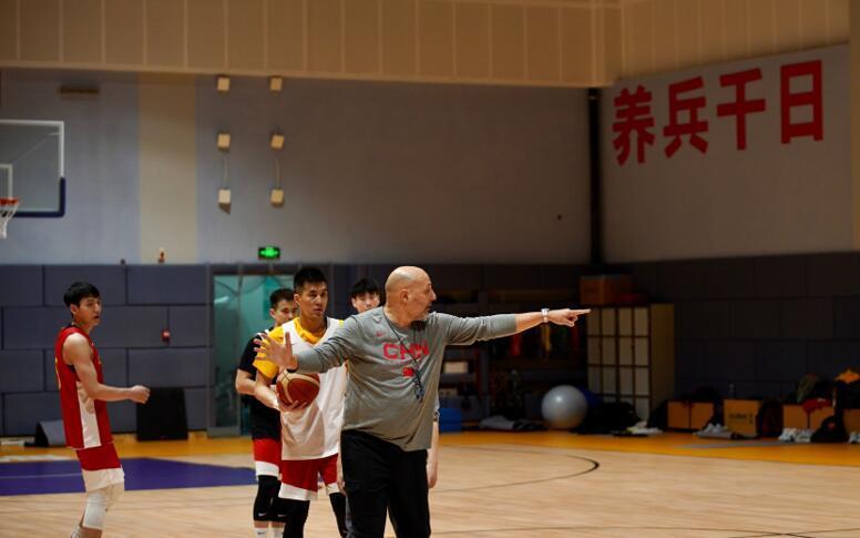 中国男篮首次晒出球队集训照 乔帅的首次考试还剩18天