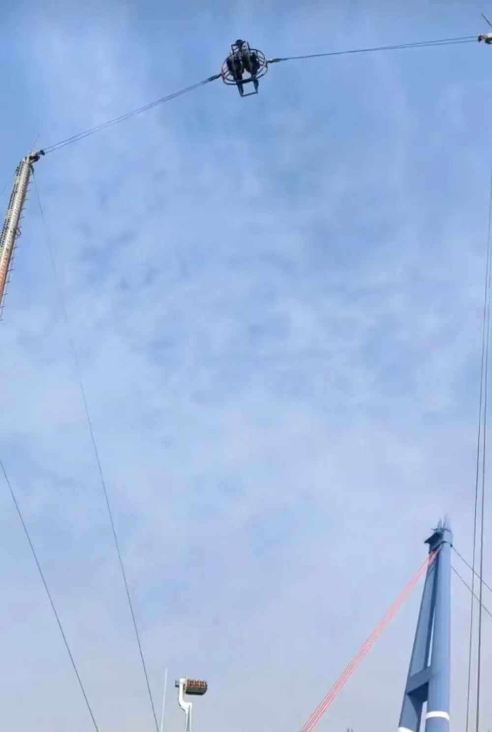 周公解梦，空中惊险一刻，架子边缘的惊魂未定