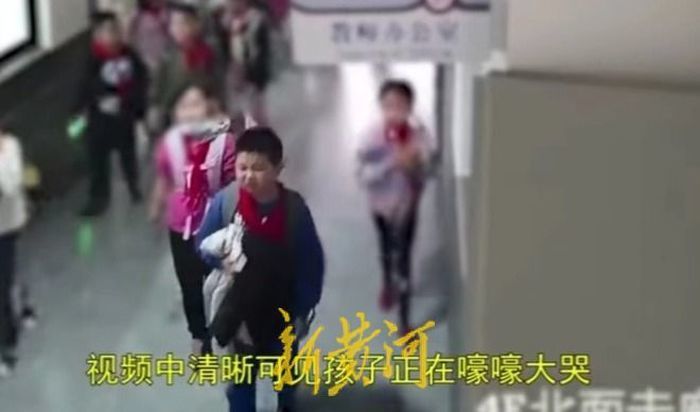 男友梦境中的祖孙对话，房漏、过世与父爱缺失的隐喻
