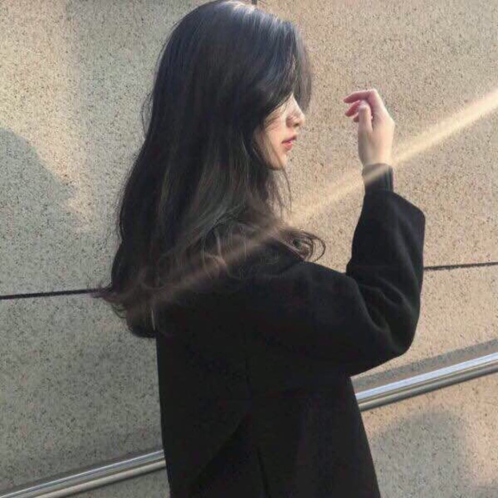 丧系·女生头像:我终究还是等不来你明目张胆的偏爱了!