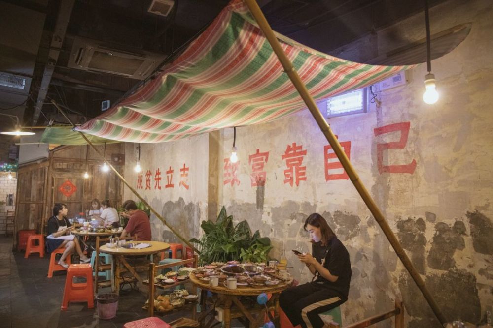 防空洞里吃火锅?进门即是穿越,重庆人吃了都不想回家