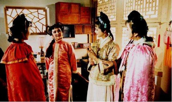 《红楼梦》贾母之前对史湘云百般疼爱,最后为何如此讨厌?扎心