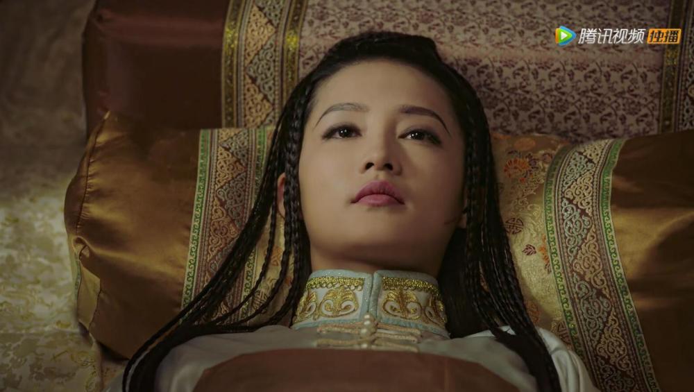 从公主到容妃,李沁的寒香见换过12套服装,搭配旗头和钿子真美