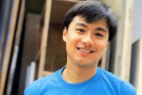 5位长得帅但"不成器"的香港男星,第4位周星驰还给他做过配角