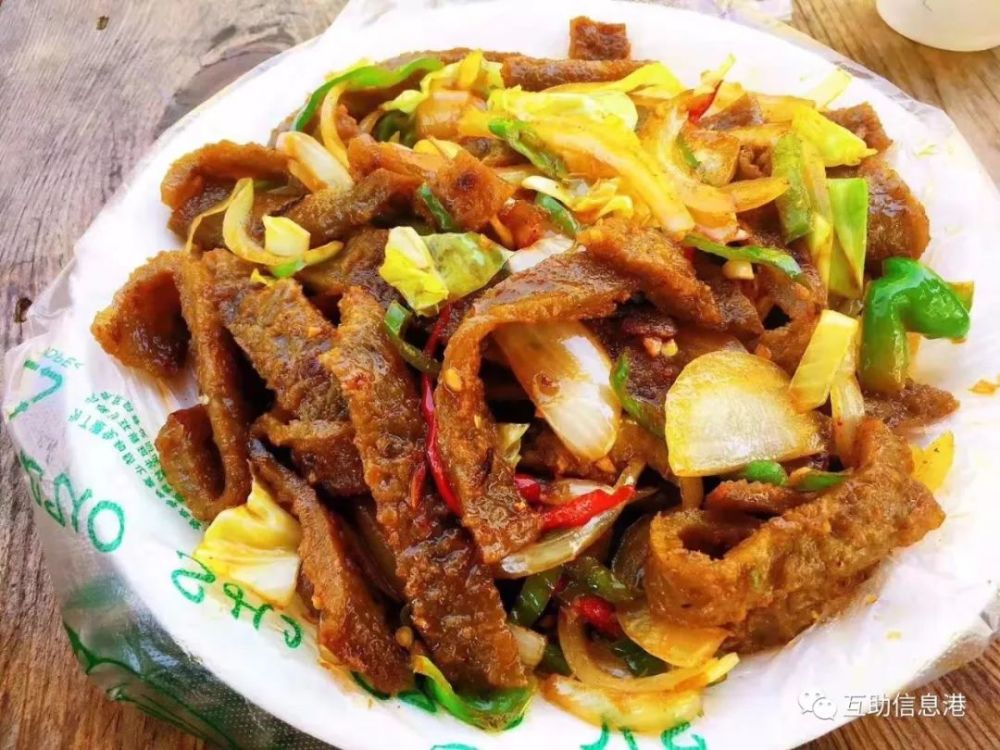 这里是吃货的天堂,特色卤肉,洋芋津津,凉面,凉粉,搅团.