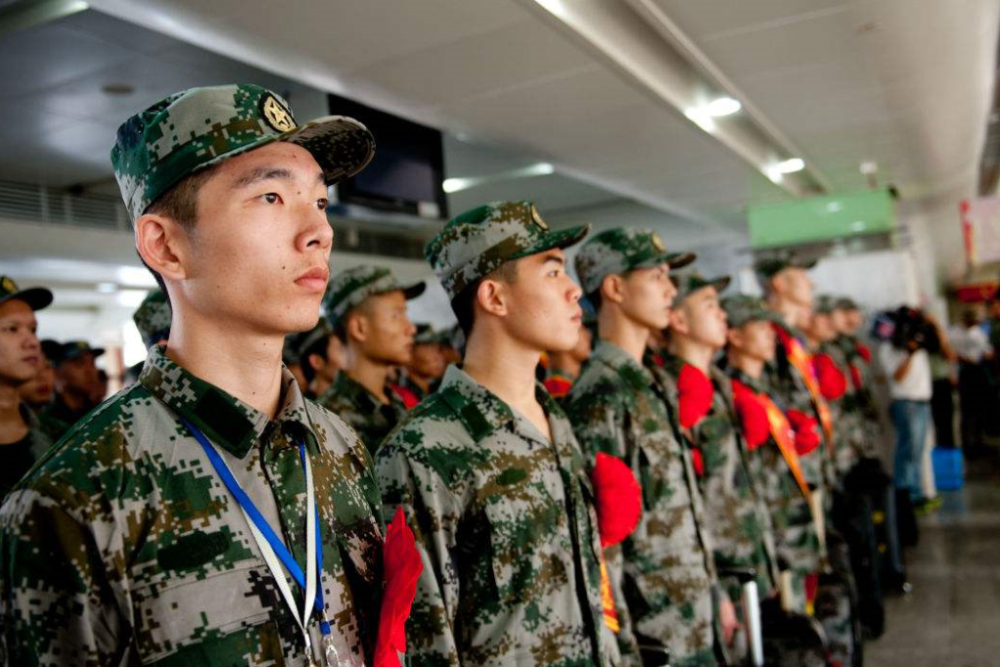 为什么很多学生要在大一报到后入伍参军这三点优势很明显