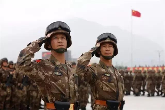 比如今年1月,南部战区陆军74集团军新任军长洪江强正式亮相,据媒体