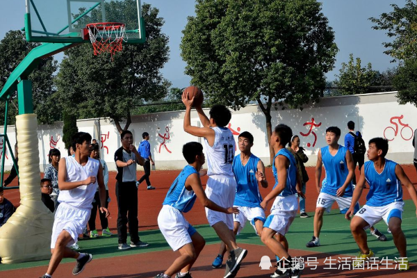 初中就开始打篮球的,八成是这4种人,一个不中我倒立