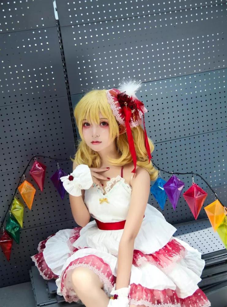 东方project芙兰朵露cosplay