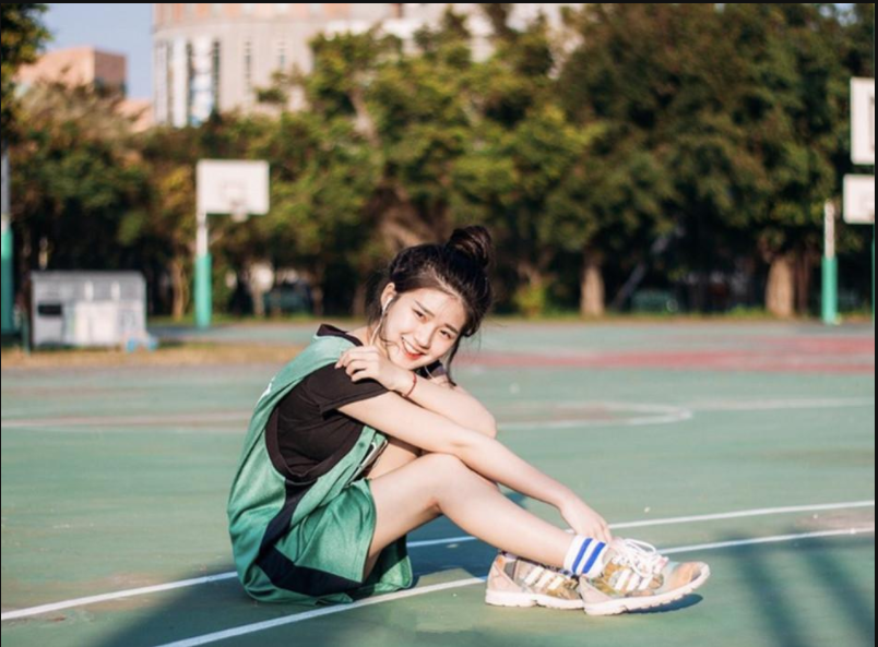 赵露思小学照片被曝光,看清她的颜值后,竟是风靡一时的qq头像