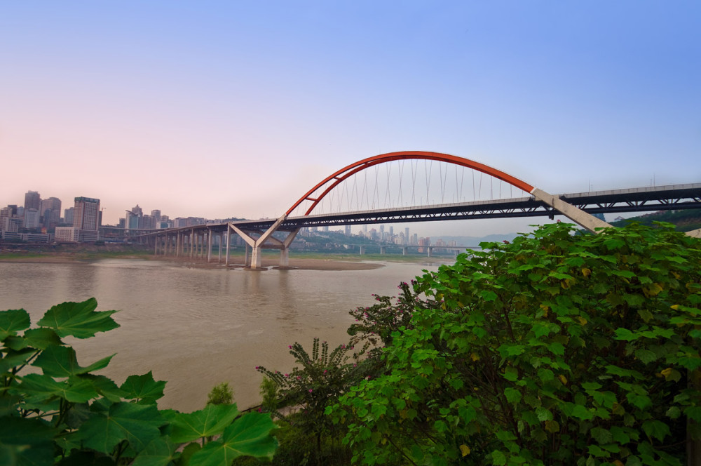 重庆正努力打造的长江大桥,全长1178米,预计2021年通车
