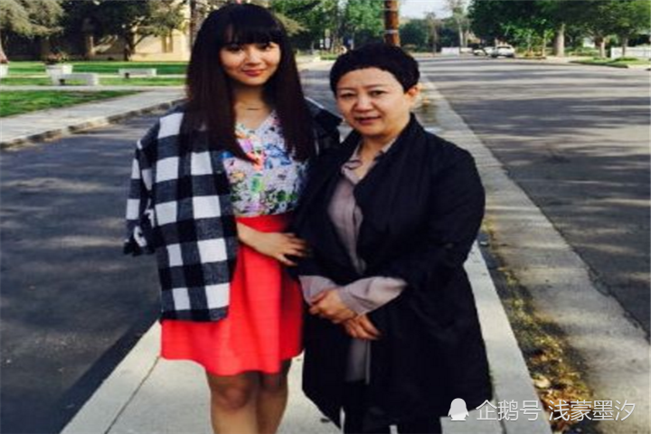 杨紫母亲身份曝光,让人意想不到,网友:难怪隐藏这么深