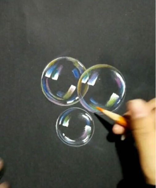 美术生画彩色泡泡,看着简单,做起来难,秀儿:我连圈圈都画不好