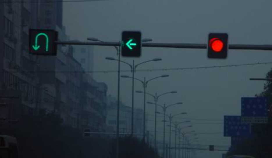 红绿灯路口调头该怎么做?交警:最后重复一次