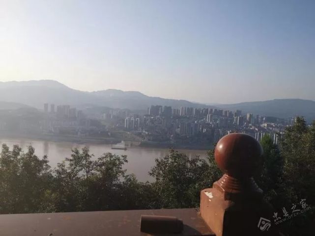 东溪镇翠屏山顶的观景长廊即将建成,忠县又有好的观景点了!