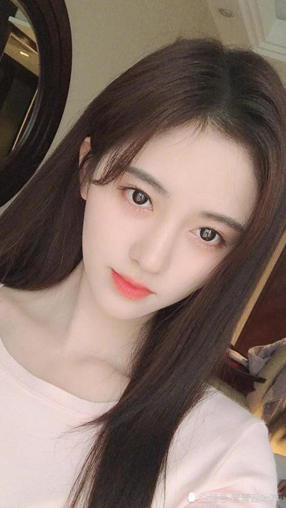 鞠婧祎甜美的手机壁纸,皮肤白皙五官精致,随便一拍都