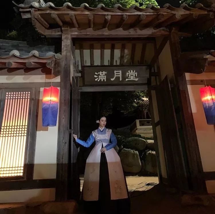 是古代的 月之客栈,专门接待,安抚那些迷失在黄泉路上的鬼魂