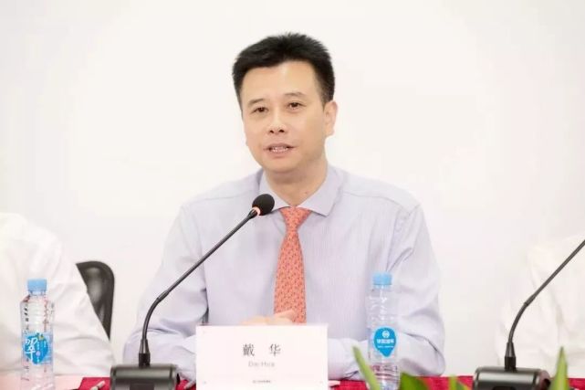 董事长戴华在向媒体朋友致辞时讲到:华宏是在改革开放的伟大历史进程