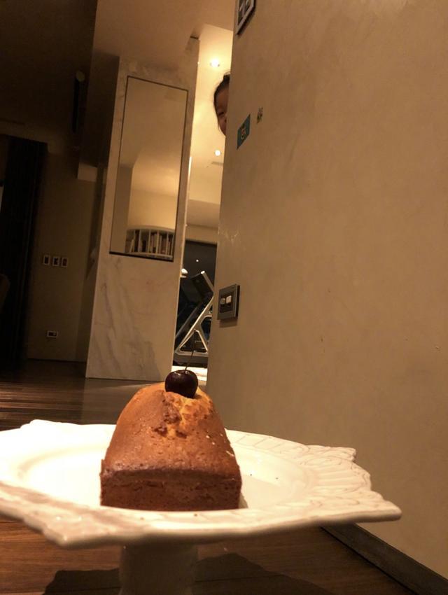 汪小菲上传自拍照千万豪宅奢华装饰抢镜,客厅明亮宽敞