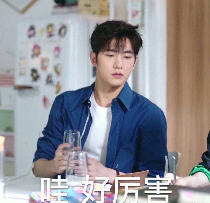 杨洋《全职高手》表情包:这位同学你在干嘛