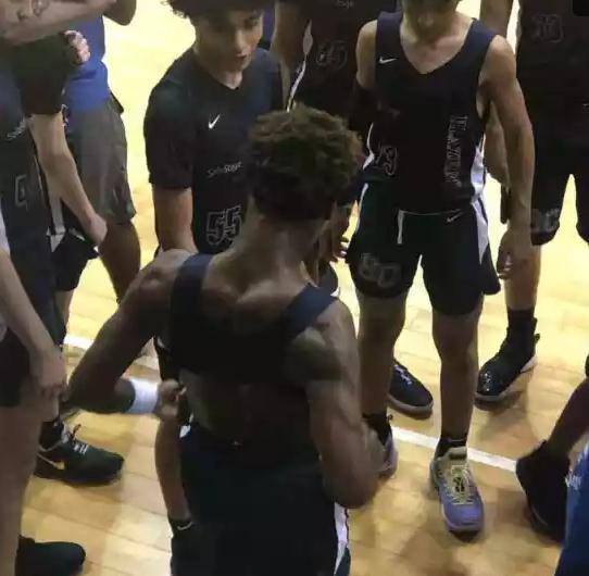 虎父无犬子詹姆斯14岁儿子肌肉惊人nba新秀提前预定