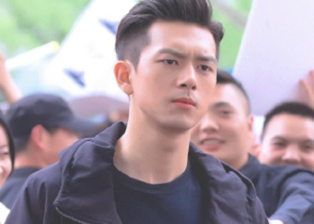 同样是杨紫同学,张一山被称为小鲜肉,李现却成了中年