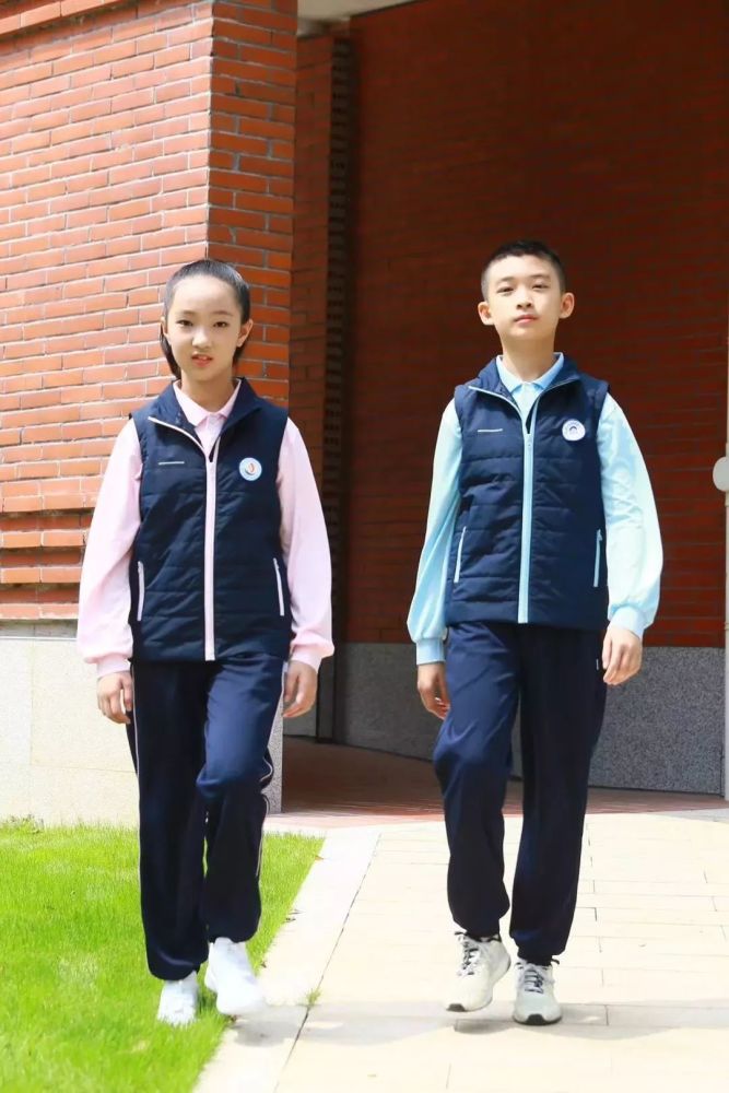 新校服真人版来了,厦门这个区最先公布!还有,翔安区的
