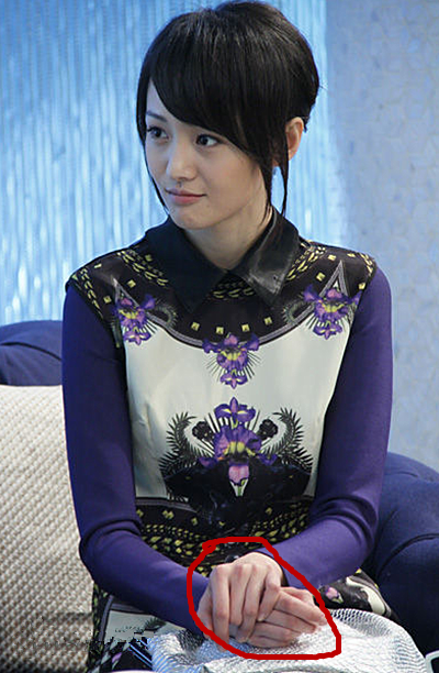 最后一页 "脸美手丑"的5位女明星,看到郑爽不算啥,看到刘涛网友表示