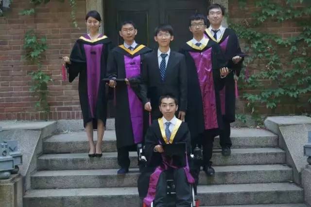 男孩患“不死癌症” 自强不息成清华学霸 (组图)