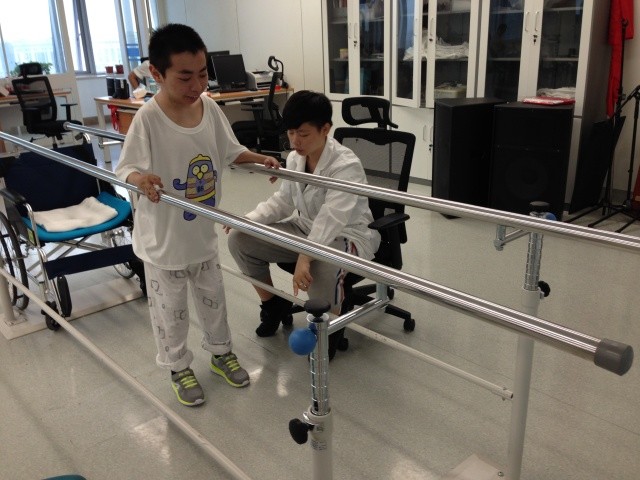 男孩患“不死癌症” 自强不息成清华学霸 (组图)