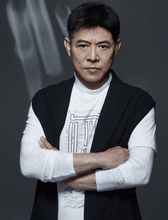 李连杰大病初愈满头黑发颜值回春李连杰最经典的3部作品