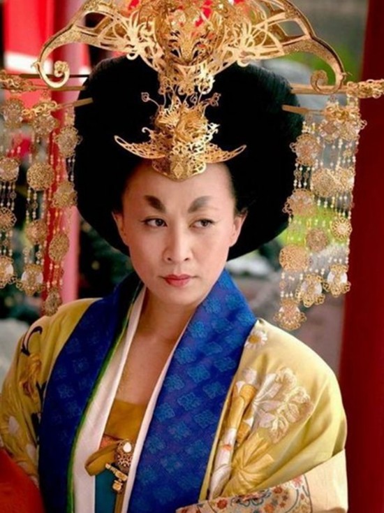 女演员武则天造型大盘点,变冰冰霸气,刘嘉玲华丽,而她