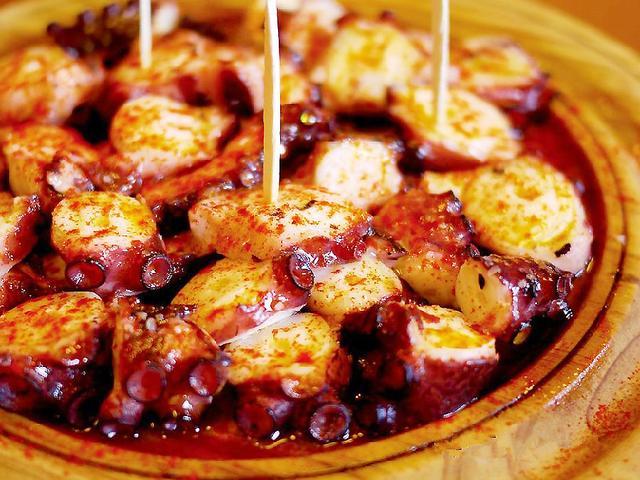 加利西亚章鱼pulpo al gallego(鲜嫩的小食)