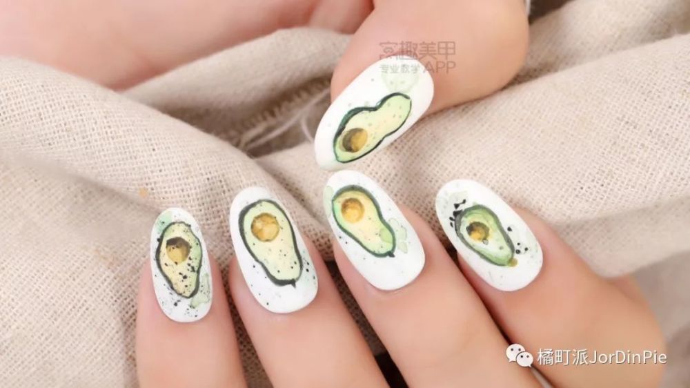 清爽夏日的大火牛油果美甲教程