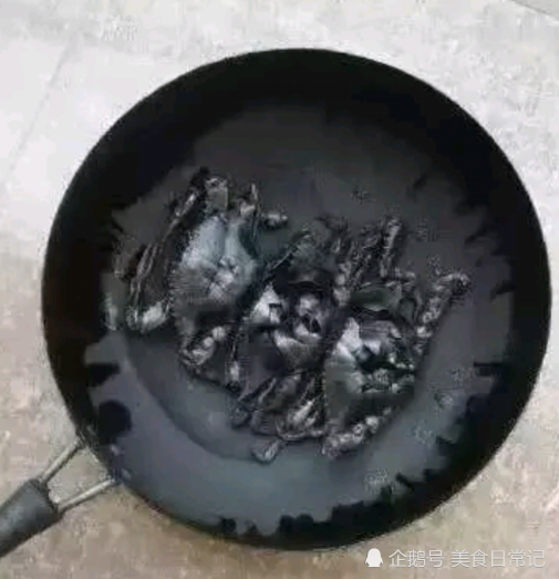 女友做饭最高境界烧焦的鱼不算啥看到最后才知道厉害