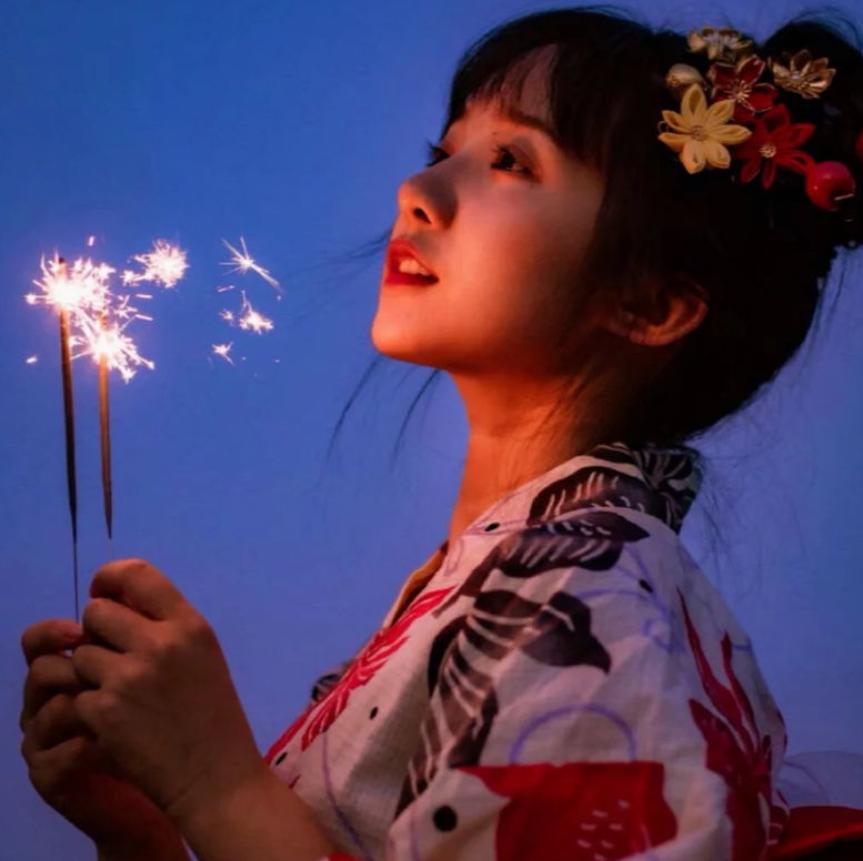 伤感女生头像:原来你说过的永远陪伴,只不过是镜花