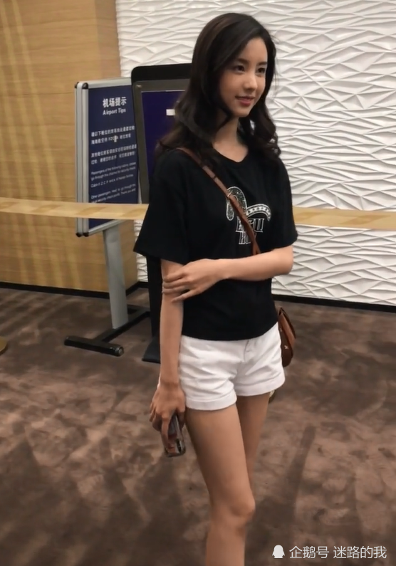 陈都灵太有气质了吧,当她笑起来的时候,侧脸神似刘亦菲!
