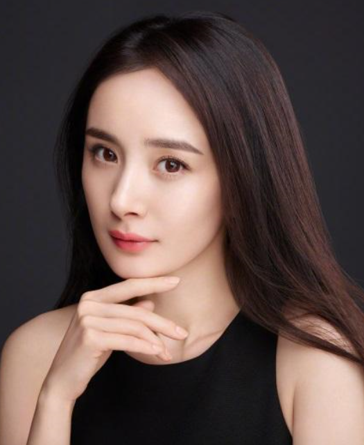 赵丽颖的眼睛,鞠婧祎的鼻子,杨幂的嘴巴竟成了"初恋模板"的她