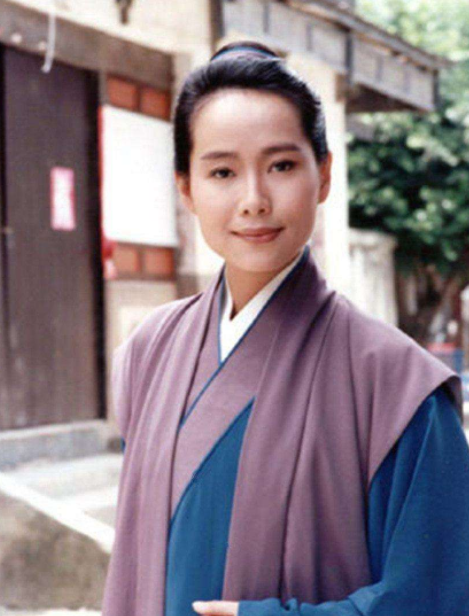 56岁叶童优雅亮相,自然的脸看着真美!