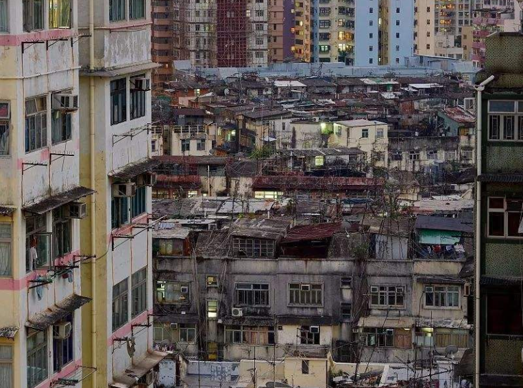 为何有的香港人,宁愿住8平米的小房子,也不来内地发展
