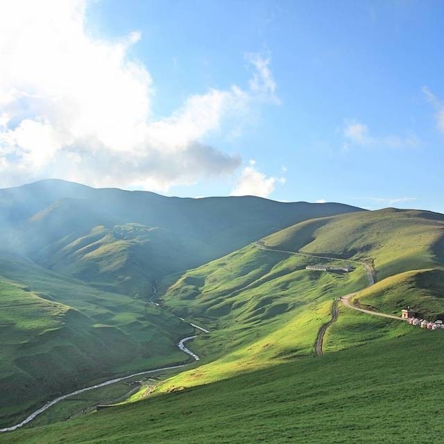 在云贵高原腹地,有座美丽的小城名叫曲靖,这里四季