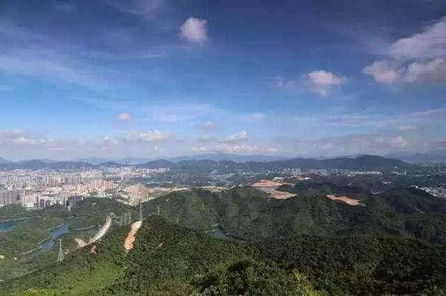 羊台山,深圳八景之一,位于深圳龙华,宝安和南山三个区之间,主峰在石岩