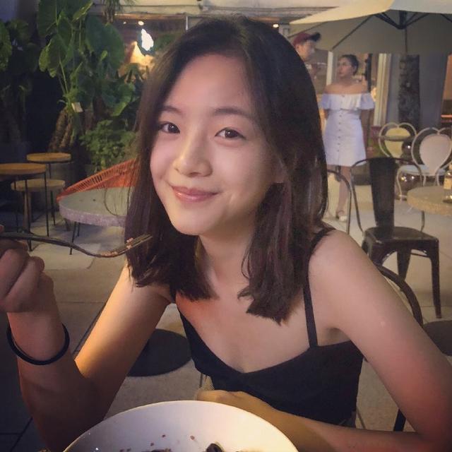 李庚希和美食照李庚希微博美食照最后可以看下李庚希参加节目的照片