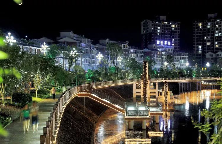 夜太美!施秉这波夜景图值得你刷屏!