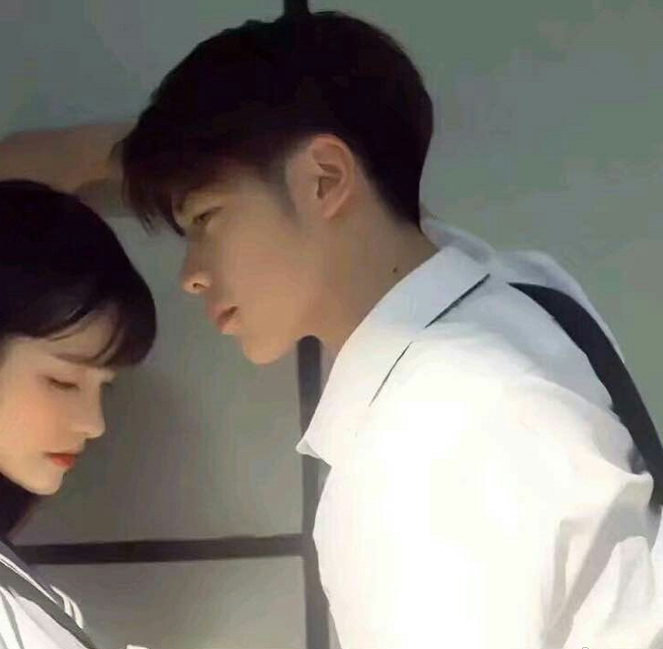 ins·韩系情侣头像:嘴巴忘了你,心却不能,脑袋也不能
