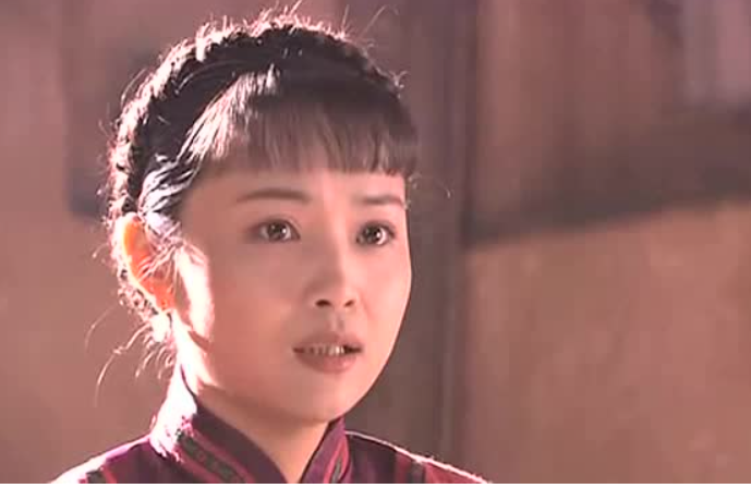 《大宅门》:黄春为何能轻易的接受杨九红,原来她竟活得这么卑微