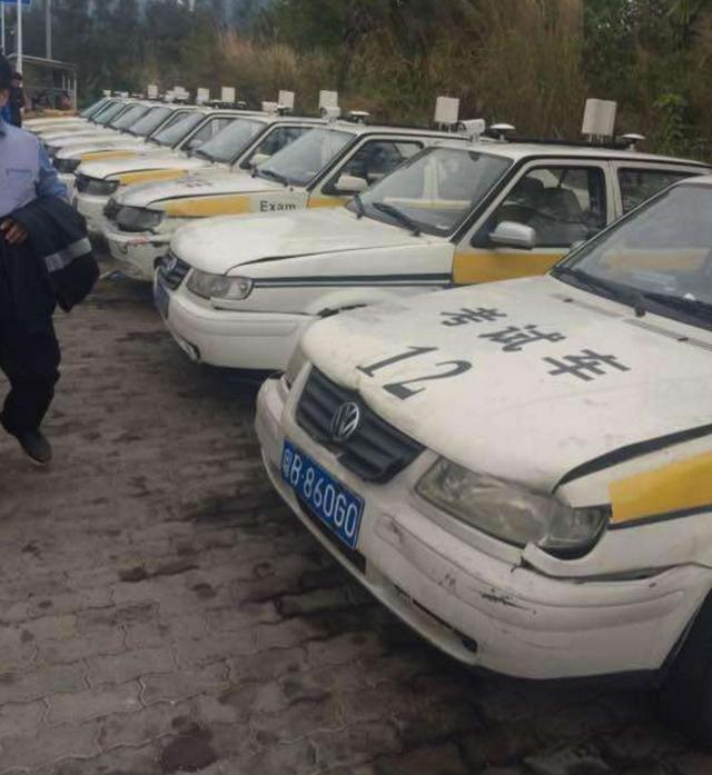 实拍深圳考场里的考试车, 这么烂能开吗?
