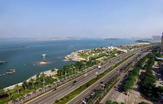 过 去 北部湾大道,只是高速公路的简单设计.