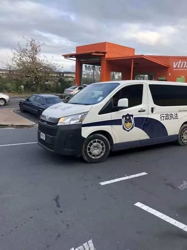 新西兰街头惊现"中国警车"!路人一脸懵逼!what.
