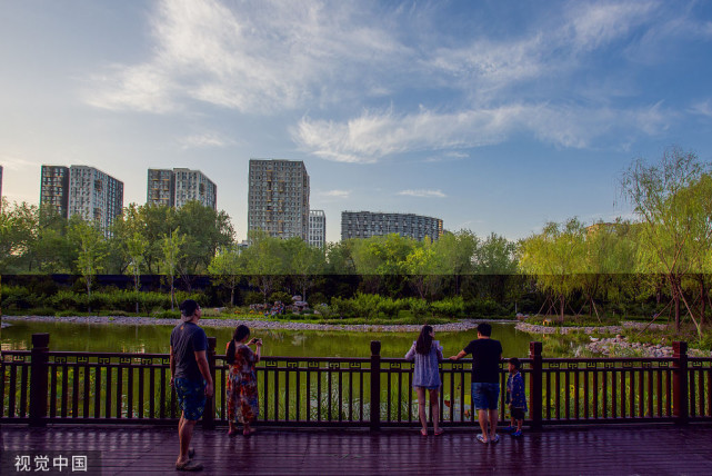 北京:东四环百子湾公园落成,居民家门口休闲赏景